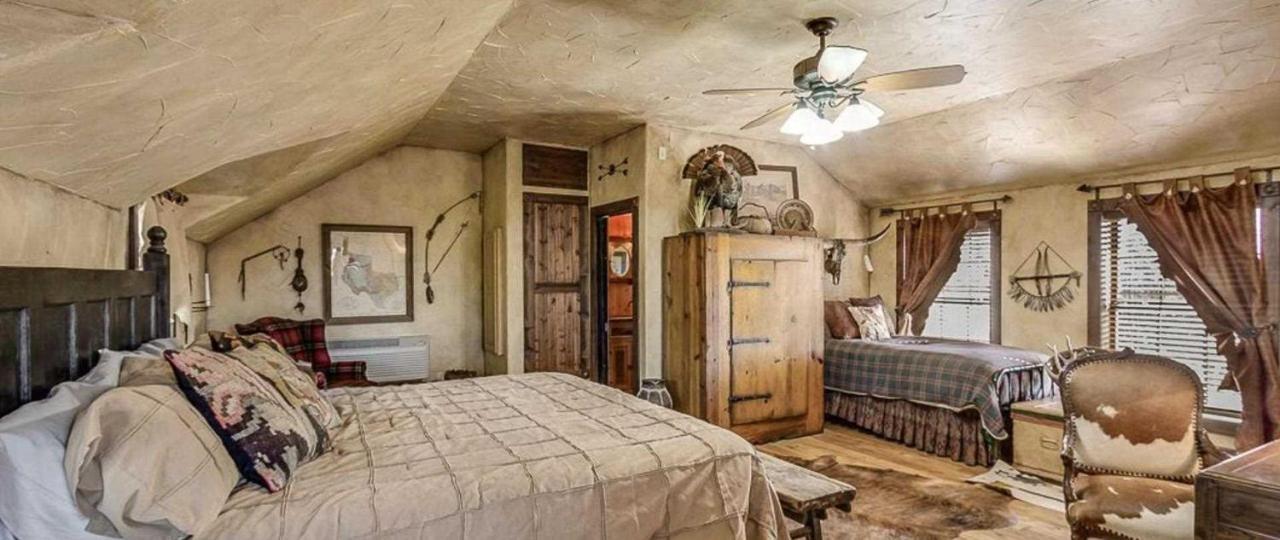 Last Outpost Bandera Ranch House Exterior foto