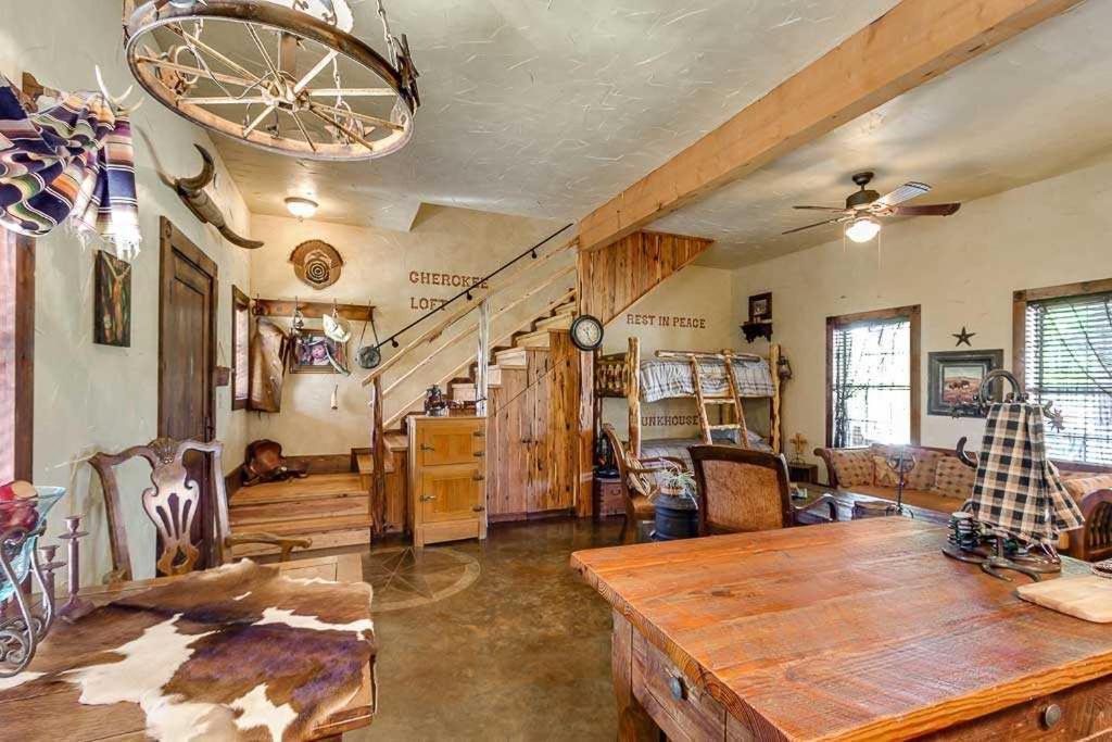 Last Outpost Bandera Ranch House Exterior foto