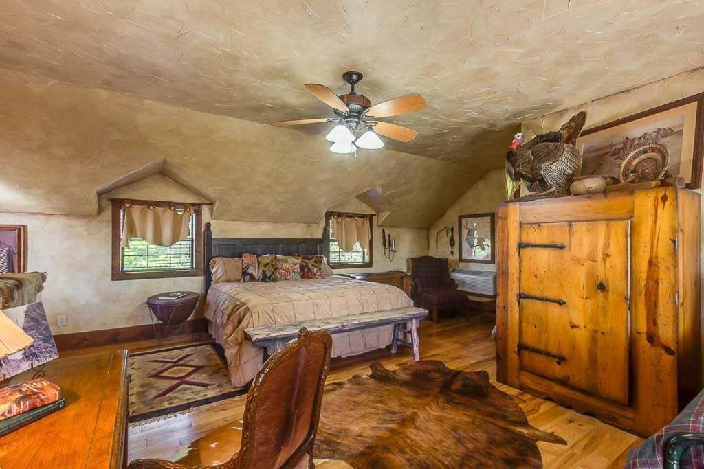 Last Outpost Bandera Ranch House Exterior foto