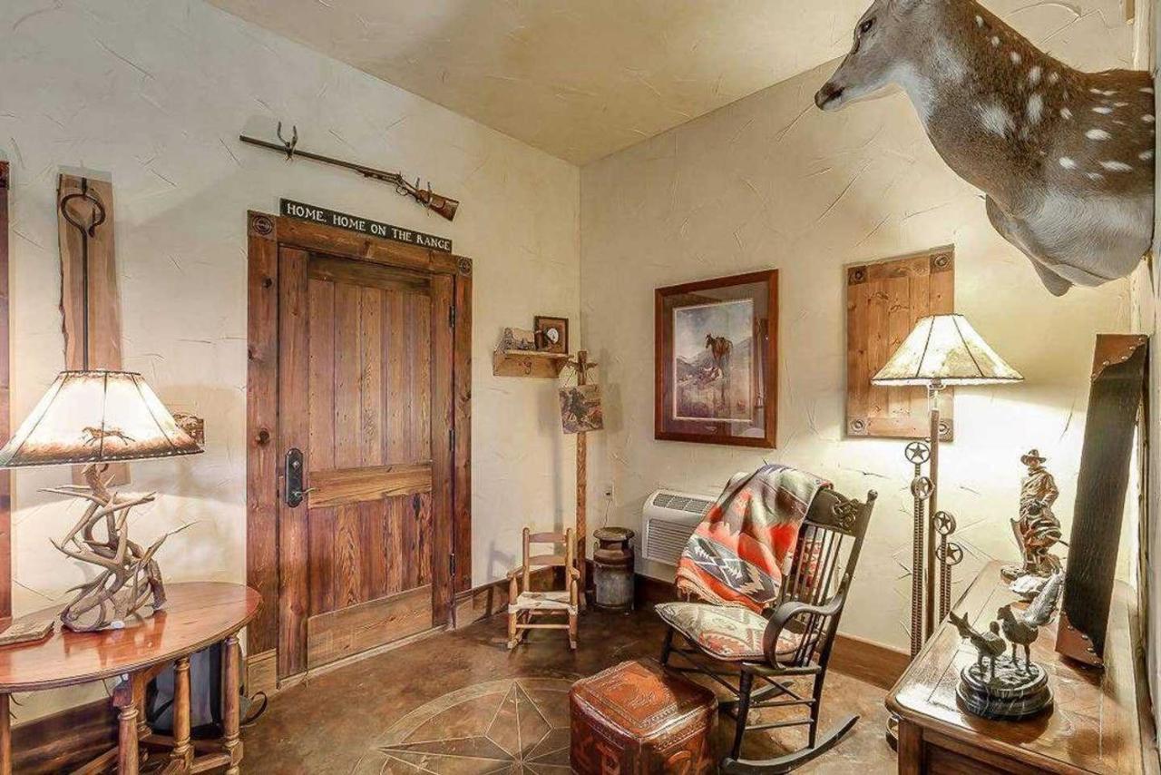 Last Outpost Bandera Ranch House Exterior foto